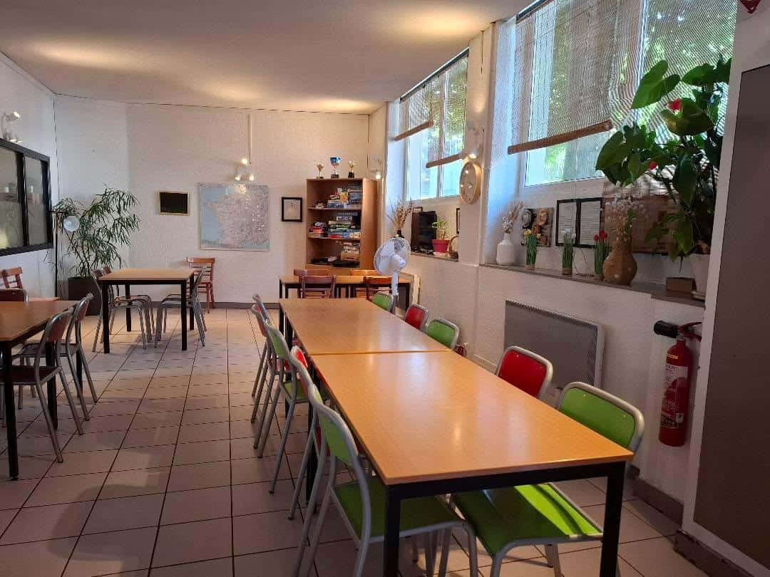 Salle du restaurant Les Acacias